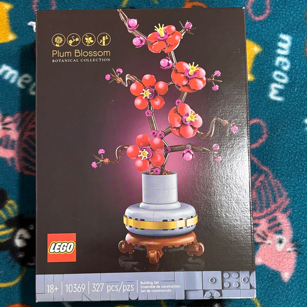 BRAND NEW LEGO Plum Blossom Botanical Collection - Red and Brown.